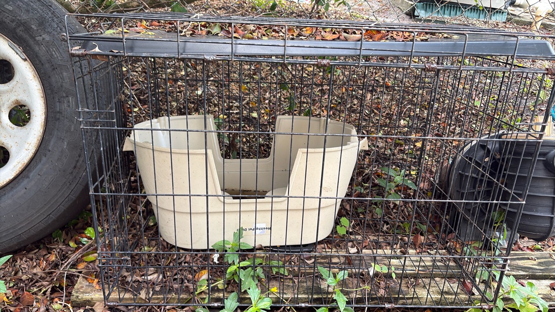 Aspen Dog Crate & Raised Dog Feeder