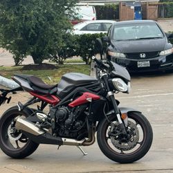 Triumph 675 Street Triple R 5700 Miles