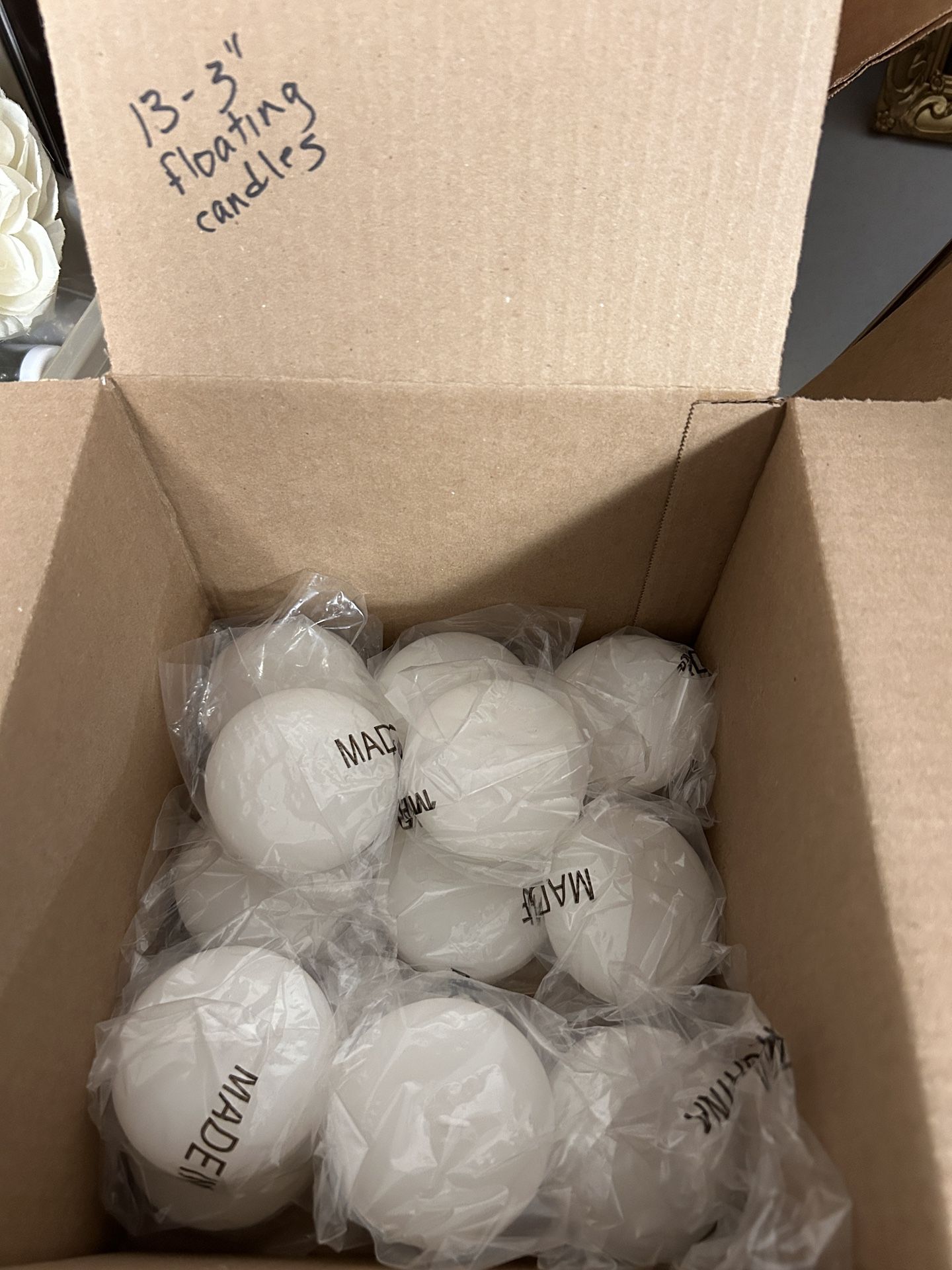 13-white 3 Inch Floating Candles