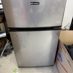 Free Mini Fridge - NOT WORKING 