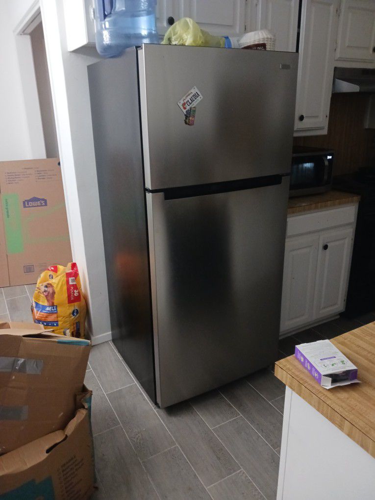 Refrigerator 6 Months Old
