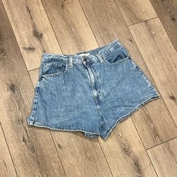 Levi Mom Shorts