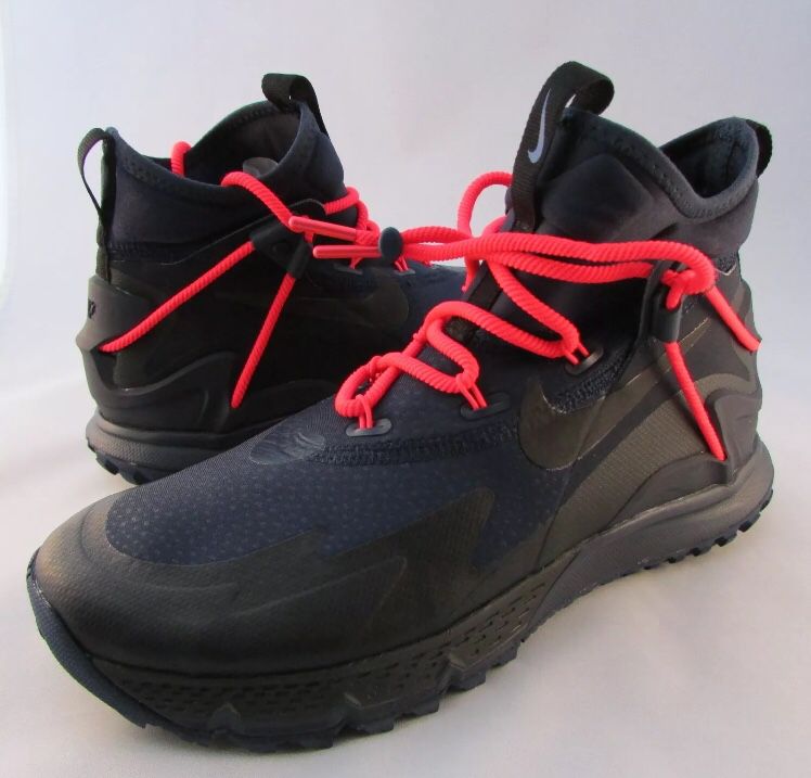 Nike Terra Sertig Boot Size 12 NEW Black Blue Solar Red Laces for Sale in San Gabriel, CA - OfferUp