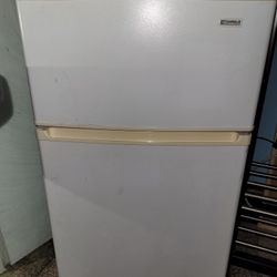 Mini Fridge w/  Freezer (White)