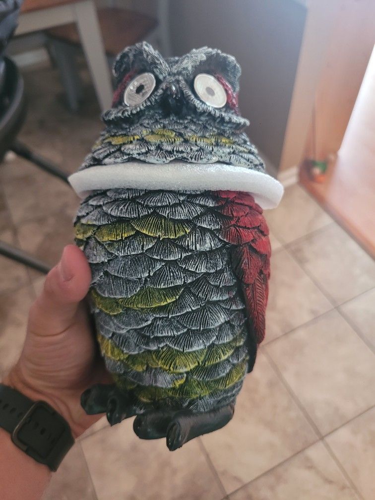 Garden Solar Owl Decoy Statue Outdoor Figurine Light Decor Glowing Eyes Spring Mounted Wobblying Head