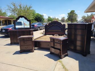 QUEEN BEDROOM SET