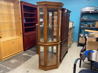 Lighted 3-Shelf Corner Display Case