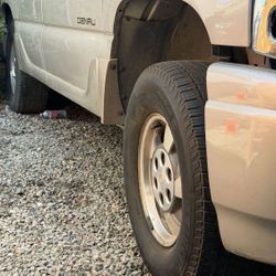 2001 Tahoe(16” Wheels )