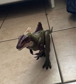 Jurassic World Chaos Theory Battle Roarin’ Becklespinax Dinosaur Action Figure Toy, Rampage Strike