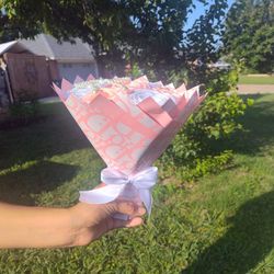 Ramo de liston muy bonito para cualquier ocasión Mándeme mensaje si tiene preguntas aga su pedido ahora