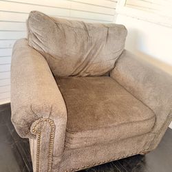 Ashley’s Armchair Gray