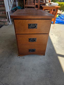 Solid Oak Mission-Style 3-Drawer Nightstand / Bedside Table