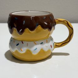 Donut shaped Earthenware Mug** Taza de barro esculpida con forma de donut espolvoreado**