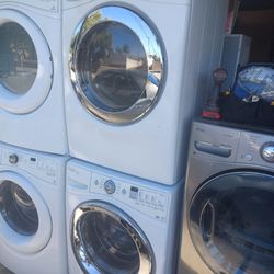 Whirlpool and LG
Stackable
Washer and electric dryer
Excellent working condition
Heavy duty
W27
D31.5
H76
Washer 4.3 cu ft 110 volts
Dryer 7.3 cu