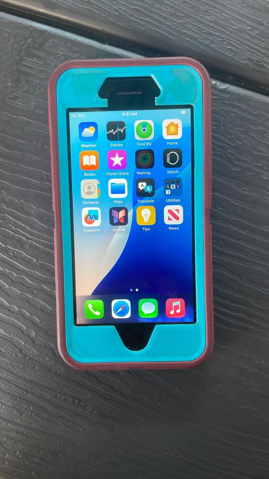 iPhone SE 3rd Generation (2022) 64gb Unlocked W/Otter Box Case + New Charger + New Block