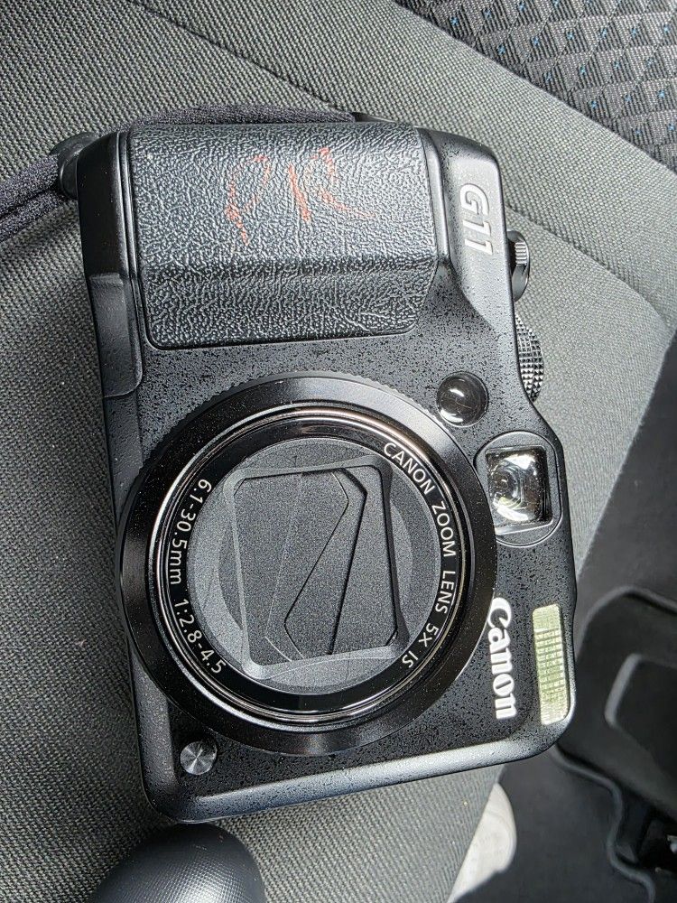 Canon PowerShot G11 PSG11 Black Digital Camera used