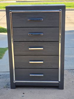 DRESSER