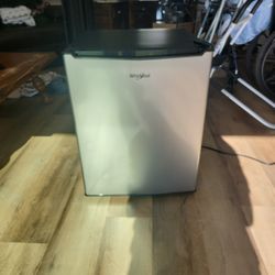 Whirlpool Mini Refrigerator 