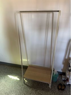 Hanging clothing rack