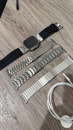 Apple Watch Ultra 49mm Titanium – Excellent Condition + Premium Bands