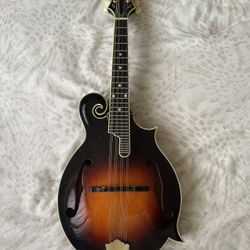 The Loar LM-700-VS Sunburst Mandolin 