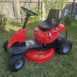 CRAFTSMAN R110 30-in 10.5 -HP Single cylinder Gas Lawn tractor