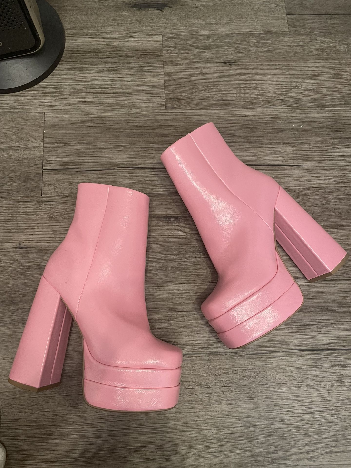 BRAND NEW PINK PLATFORM HEEL