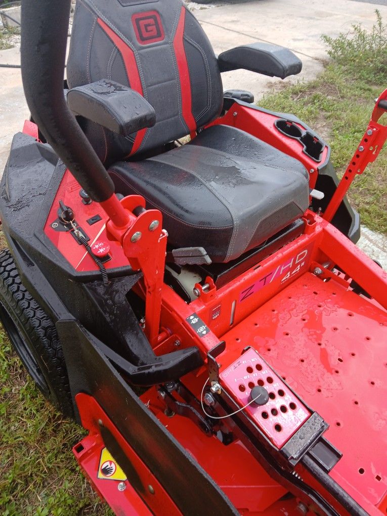 Gravely Zero Turn Mower Like New Runs Great