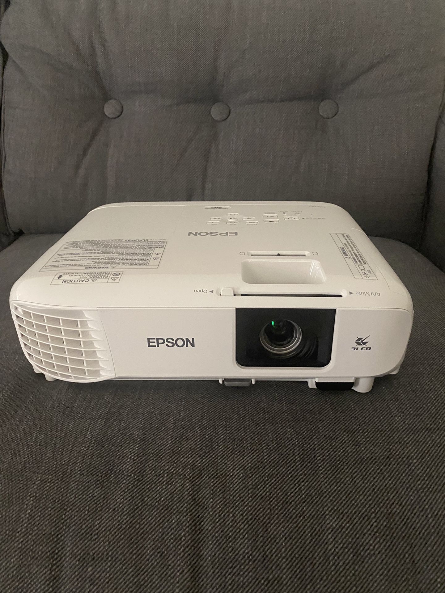 Epson Projector 880 Home Cinama