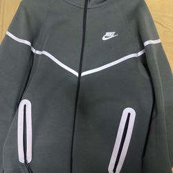 Nike Tech Reflective