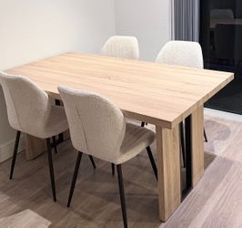 Dining room table