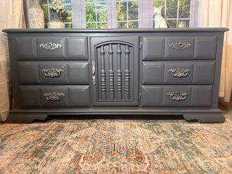 Beautiful vintage wood dresser & nightstand