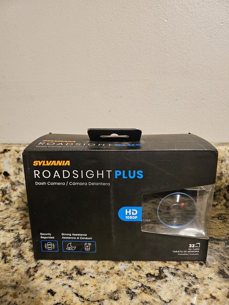 Sylvania ROADSIGHT PLUS 1080p HD Dash Camera w/ Memory Card Brand New