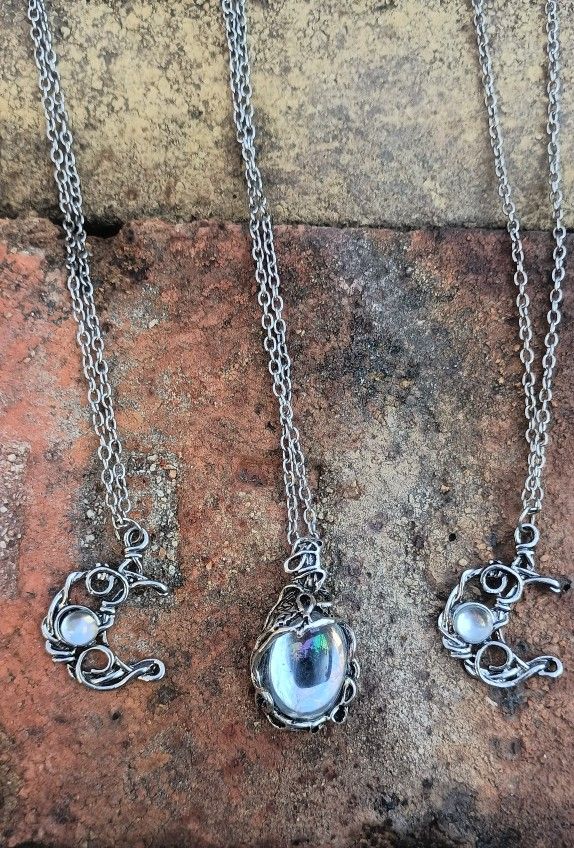 Moonstone Set In Pendant of Silver Toned Necklace