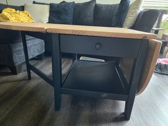Coffee table with extendable sides