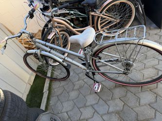 silver Huffy Norwood 700C  beach cruiser bike