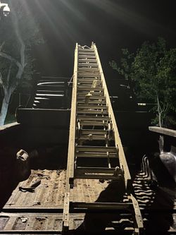 Werner 32’ Fiberglass Ladder