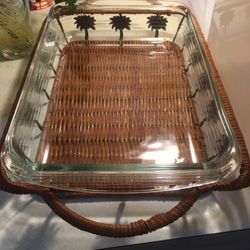 Libbey 3 qt glass casserole dish with holder