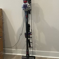 Dyson V8