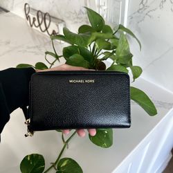 Michael Kors Leather Continental Wristlet