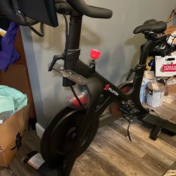 New - PELOTON BIKE ALL ACCESSORIES 