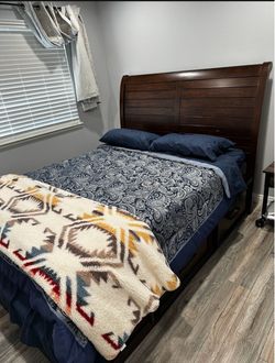 GREAT BED !!!  WITH A LOT OF STORAGE!