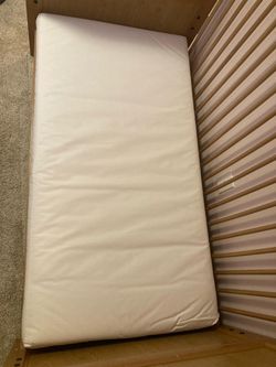 Naturepedic Organic Crib Matress and Waterproof mattress cover