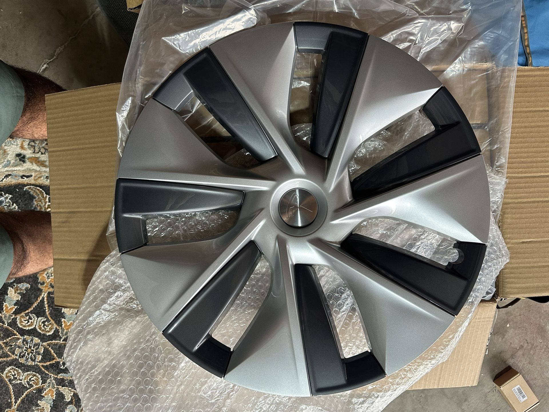 SET - 4 Tesla Model Y OEM 19 Inch Wheel Covers