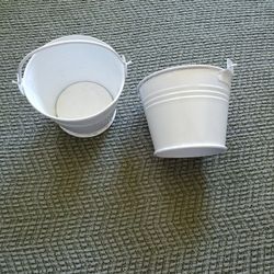 133 Tiny Gift Buckets