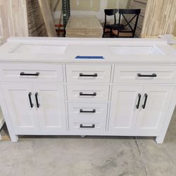 60” Brand New Bathroom Vanity in white, double sink soft close solid wood $899 