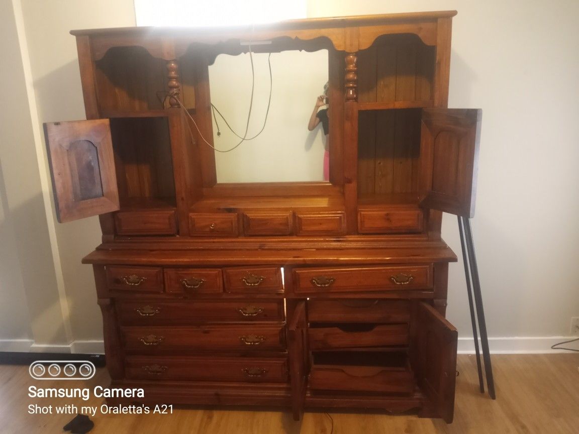 Dresser