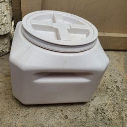 Pet Food Container