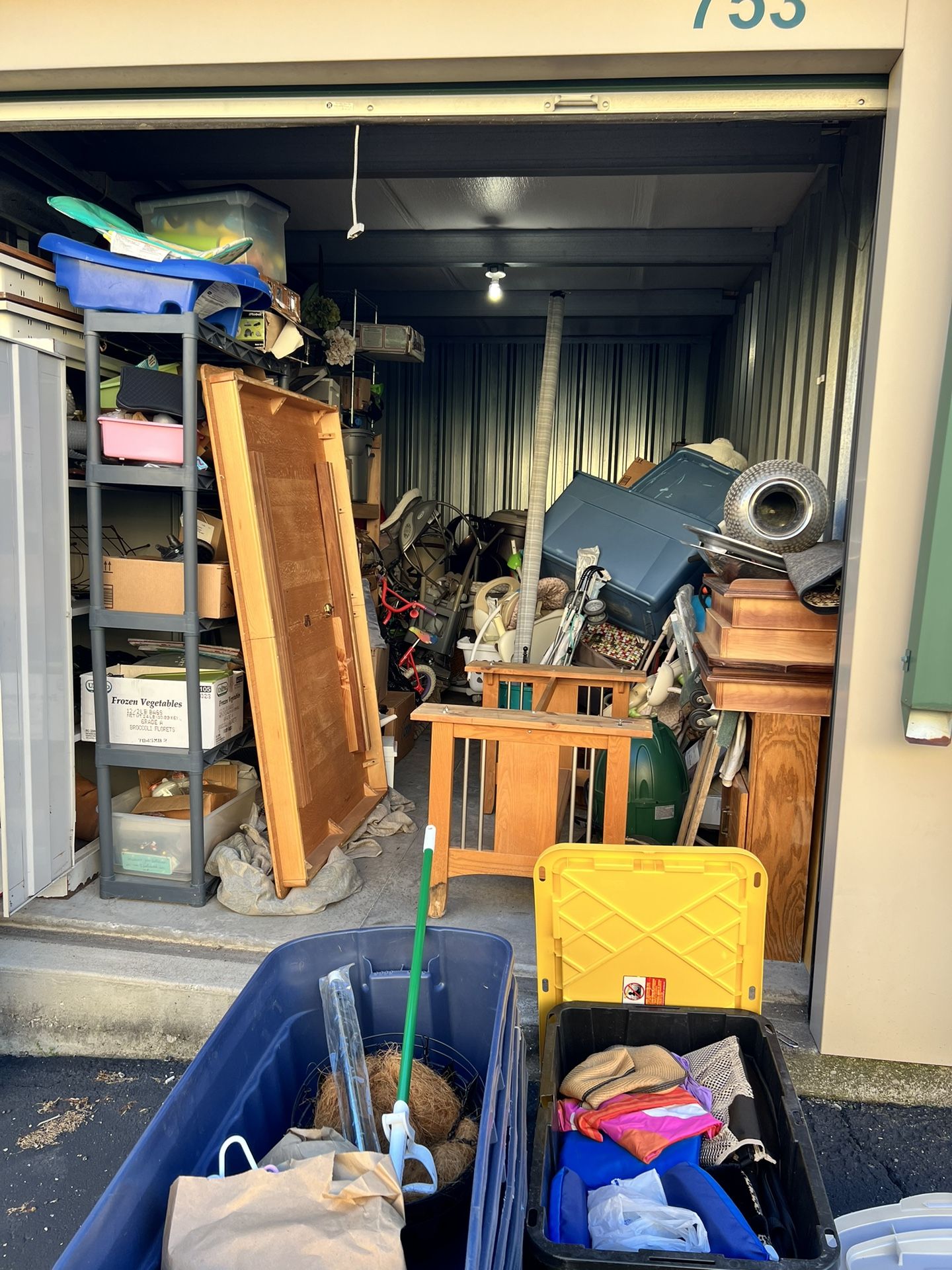 Storage Unit Items-MAKE OFFER. 753