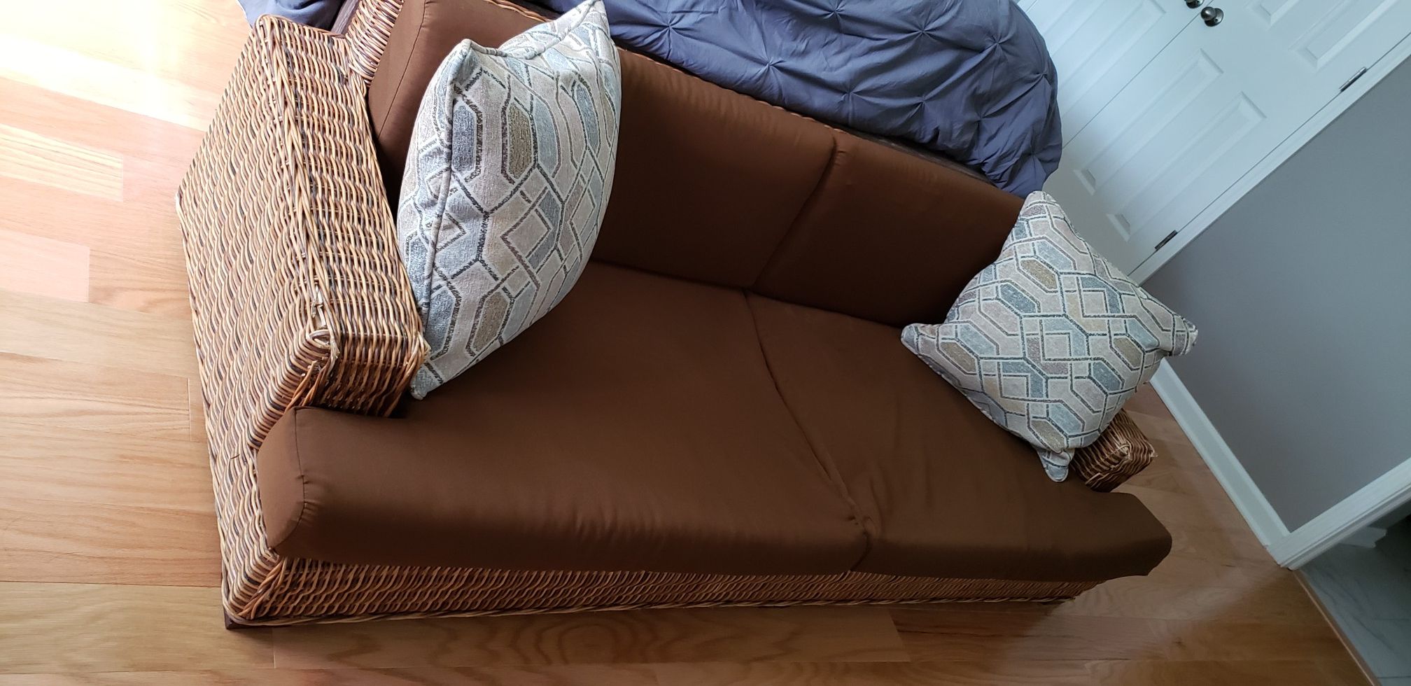 Indoor lower wicker sofa/couch
